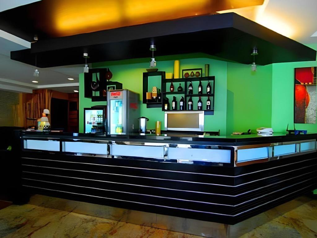 Mo2 Westown Hotel San Juan Bacolod Buitenkant foto