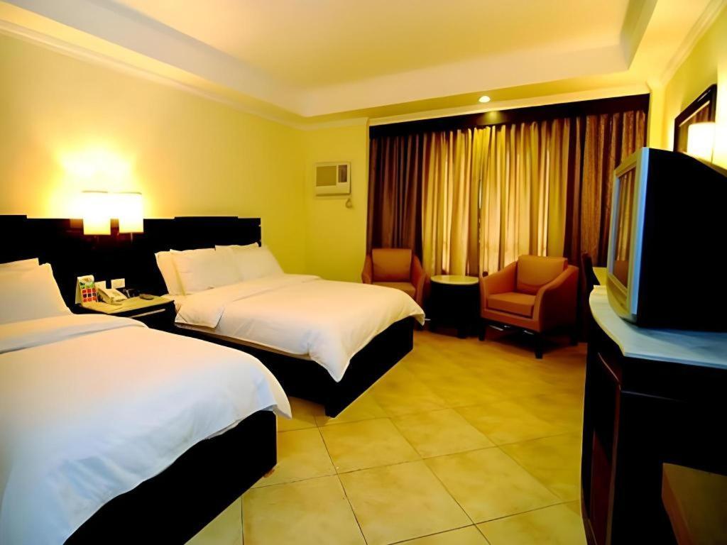 Mo2 Westown Hotel San Juan Bacolod Buitenkant foto