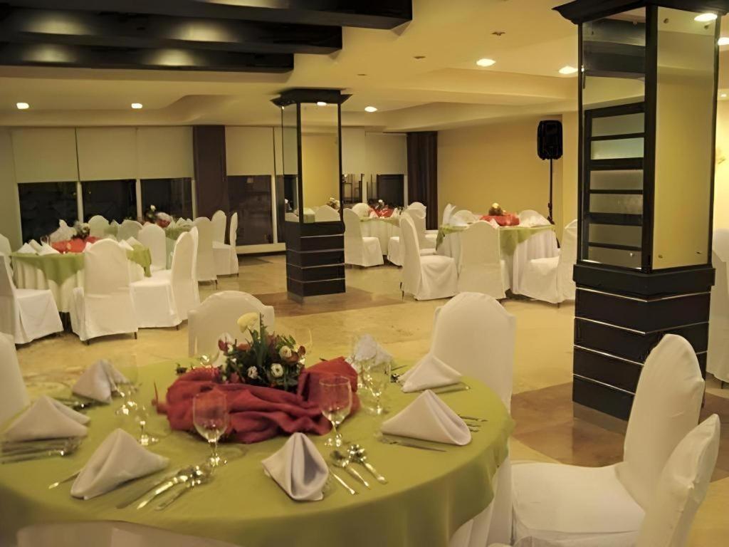 Mo2 Westown Hotel San Juan Bacolod Buitenkant foto