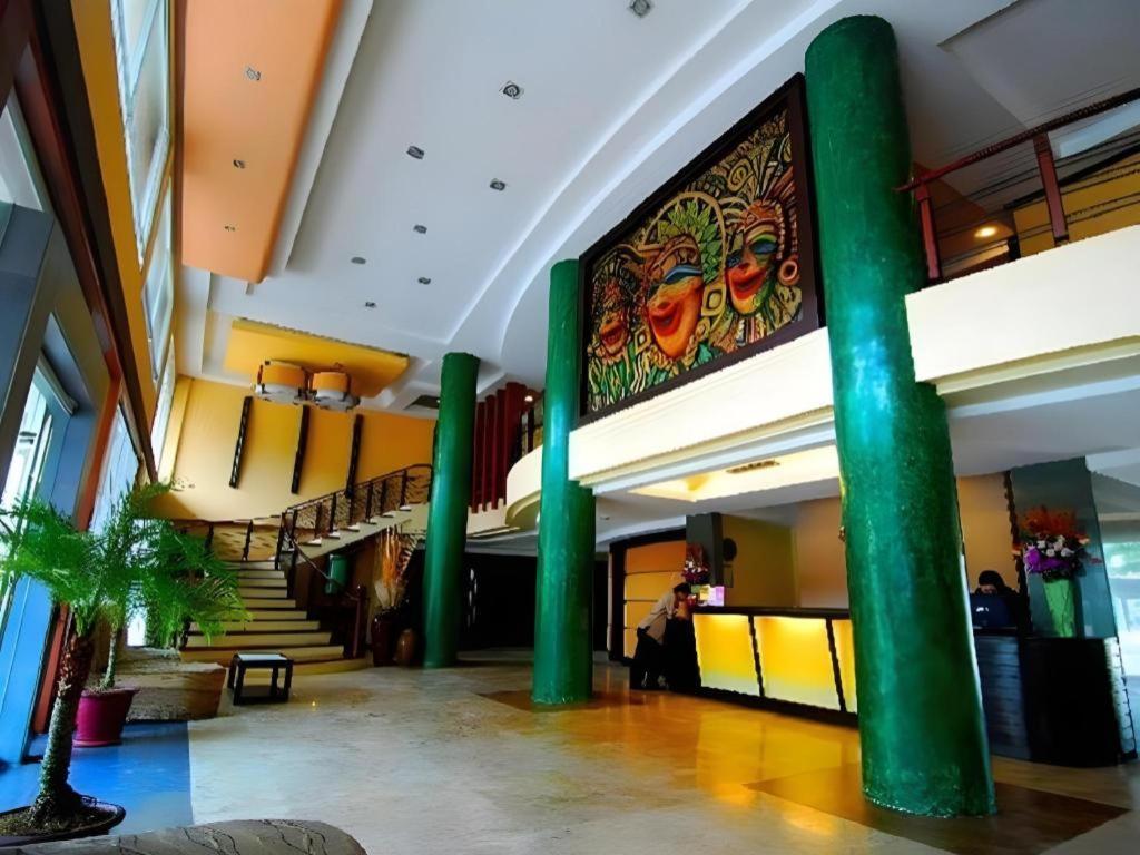 Mo2 Westown Hotel San Juan Bacolod Buitenkant foto