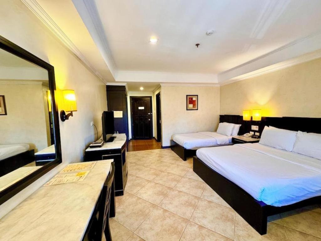 Mo2 Westown Hotel San Juan Bacolod Buitenkant foto