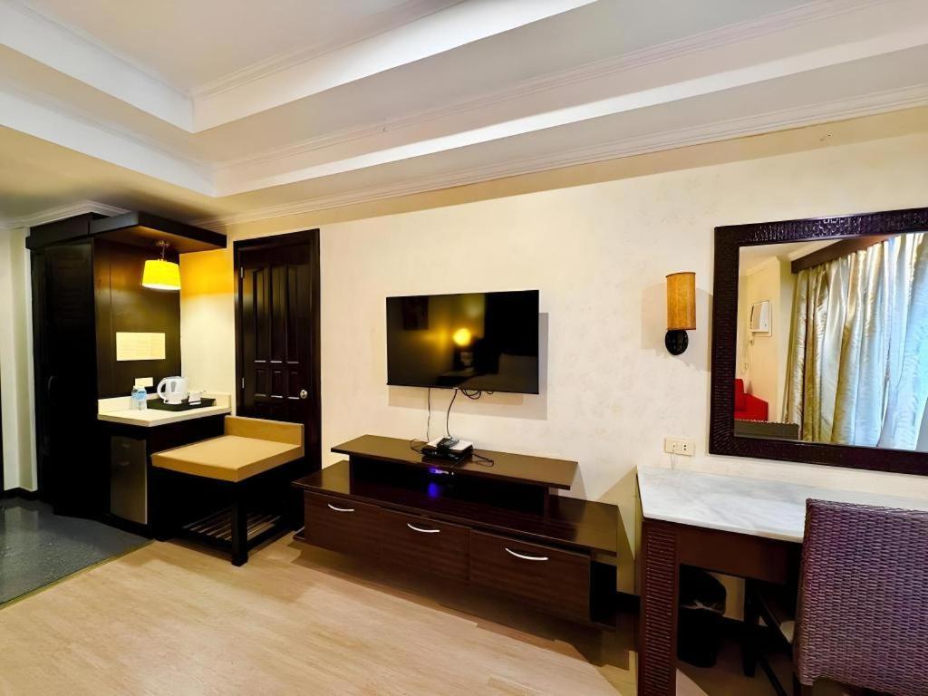 Mo2 Westown Hotel San Juan Bacolod Buitenkant foto
