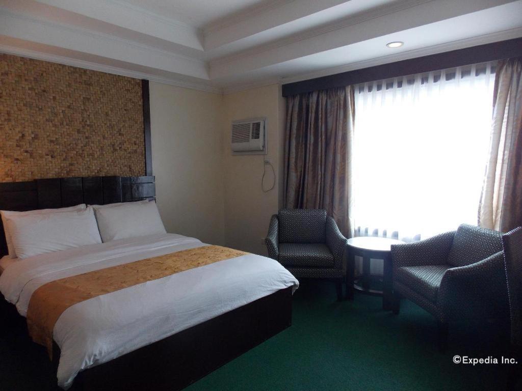 Mo2 Westown Hotel San Juan Bacolod Buitenkant foto