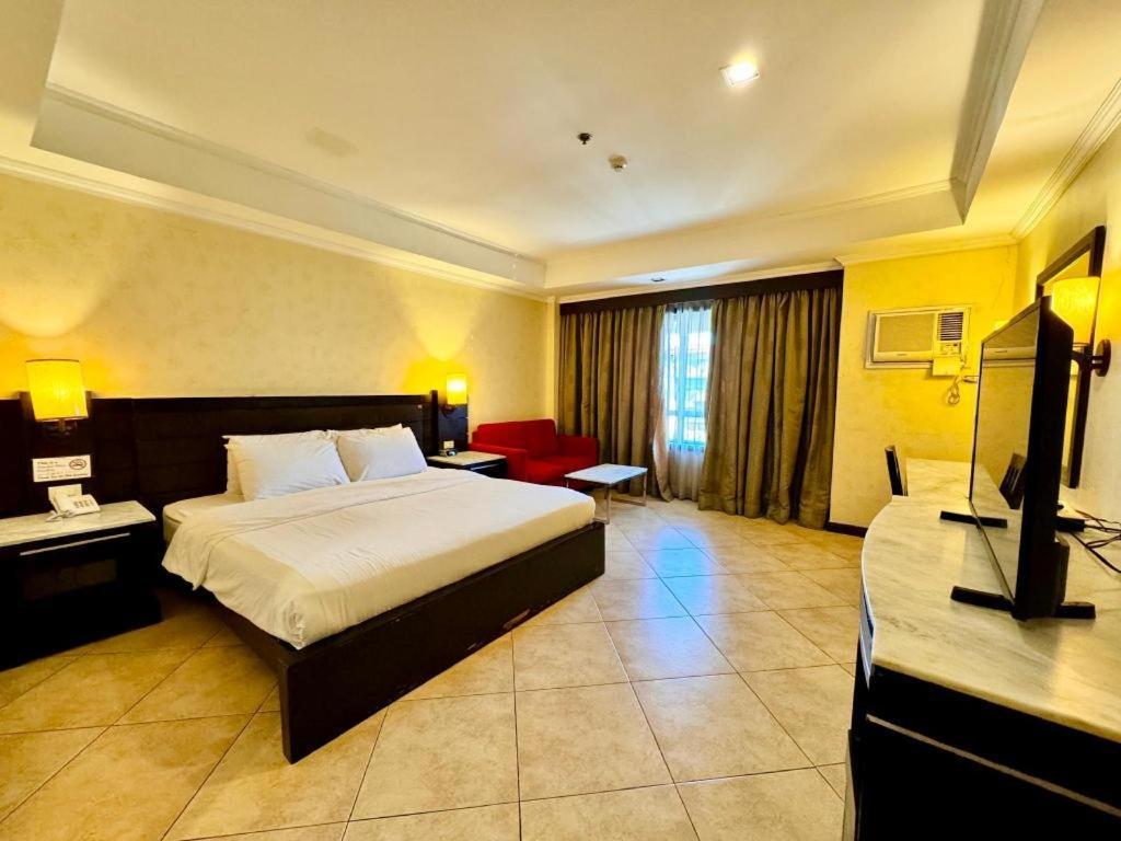 Mo2 Westown Hotel San Juan Bacolod Buitenkant foto